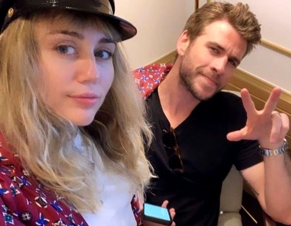3 miley cyrus si liam hemsworth jpg jpeg