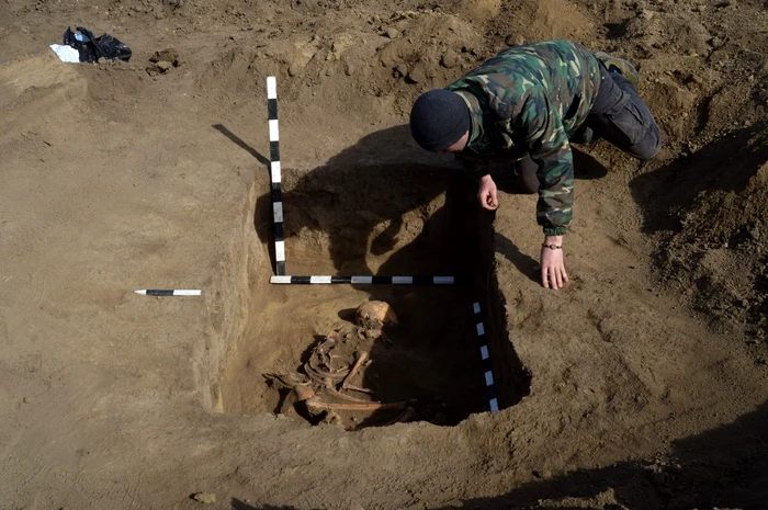 Cinci morminte din epoca bronzului și prima epocă a fierului, descoperite în Republica Moldova (foto: Facebook / Muzeul de Istorie si Etnografie Ungheni)