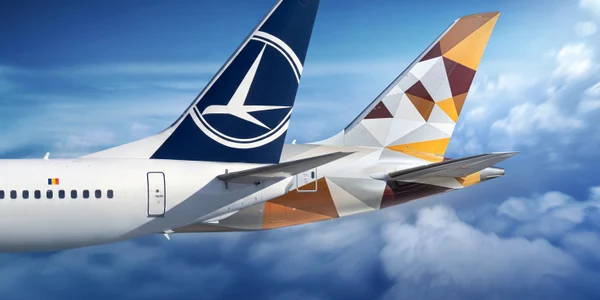 avioane Tarom si Etihad  Foto Tarom jpeg