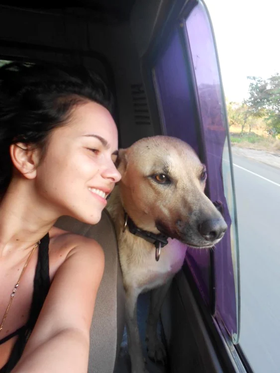 
    Inna, alături de cel mai bun prieten (foto:Facebook)  