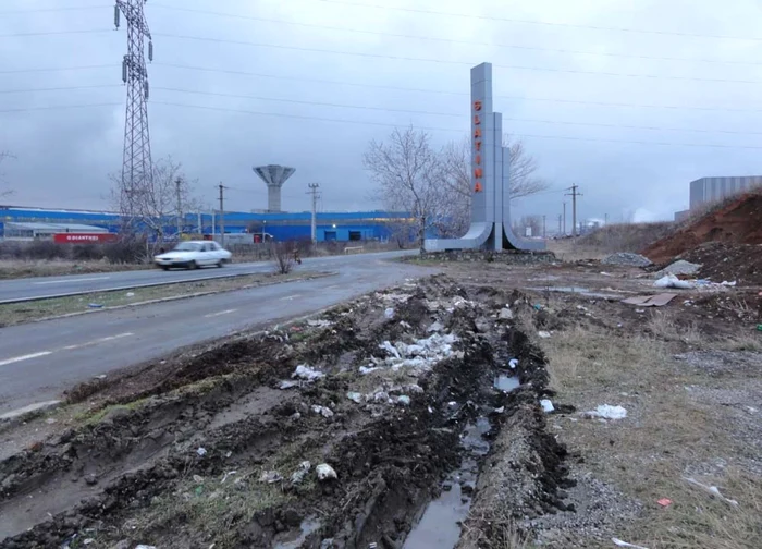 Intrarea în municipiul capitală de judeţ Slatina dinspre comuna Brebeni... (Foto: Mugurel Manea)