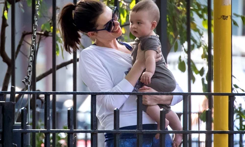 Exclusive    Anne Hathaway Takes Her Baby Boy To A Playground In NYC ***NO USE W/O PRIOR AGREEMENT   CALL FOR PRICING*** jpeg