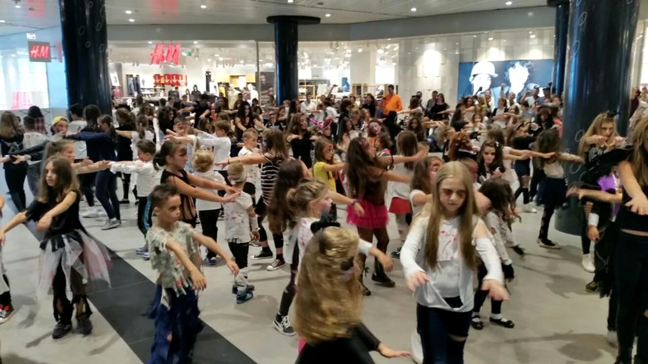 Fleshmob, într-un mall din Bucureștifoto: Click!