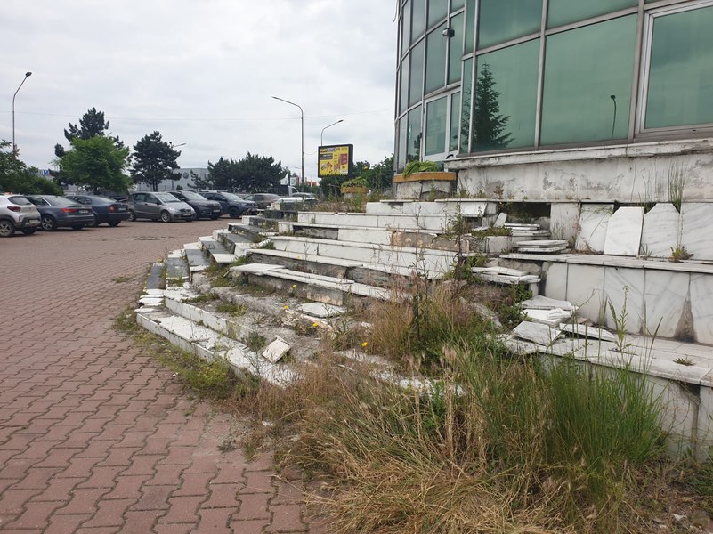 REPORTAJ Locul unde dezastrul și nepăsarea sunt la ele acasă. Rușinea de la intrarea în Pitești FOTO/VIDEO