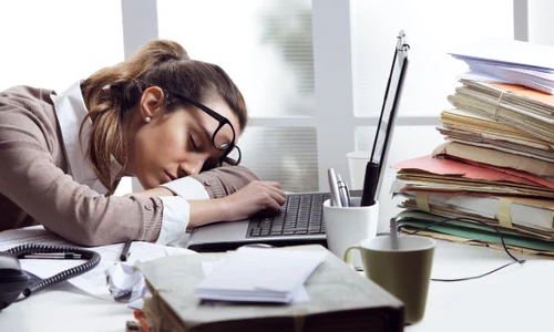 Femeie obosita FOTO Shutterstock jpg