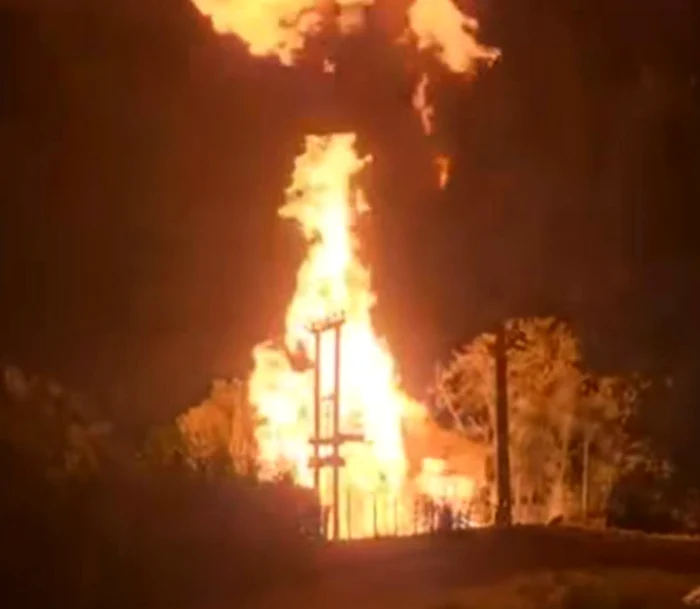 Incendiul de la Amara a fost stins în cursul nopţii. FOO: Facebook