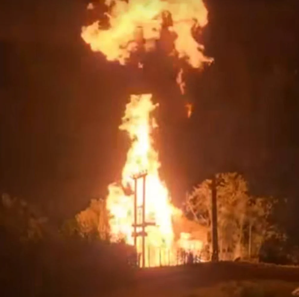 Incendiul din Amara a fost stins. Erupţia nu mai este vizibilă la gura puţului de forare