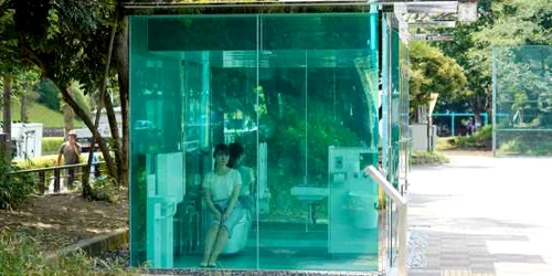 toalete transparente tokyo foto shutterstock