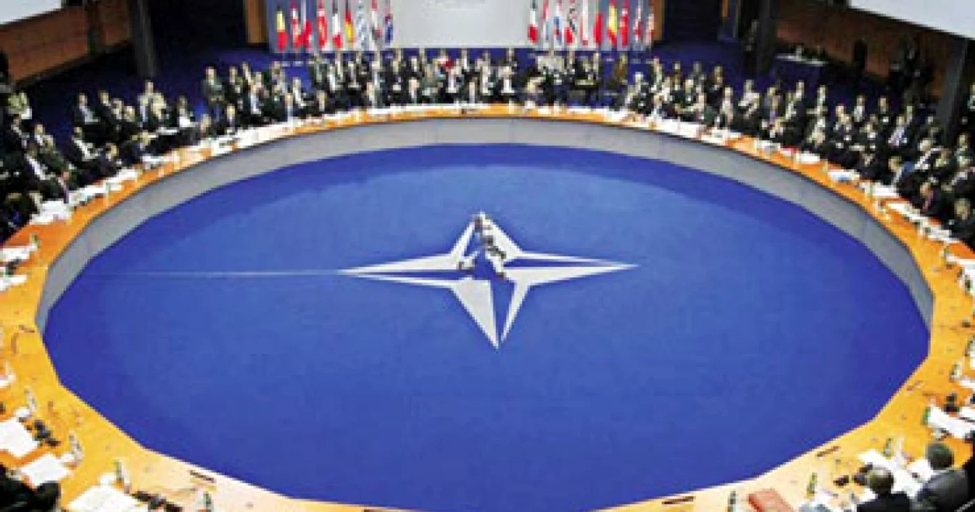 NATO încearcă să calmeze Polonia şi Cehia
