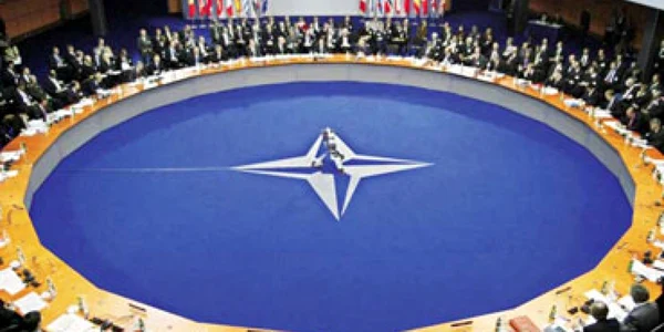NATO încearcă să calmeze Polonia şi Cehia