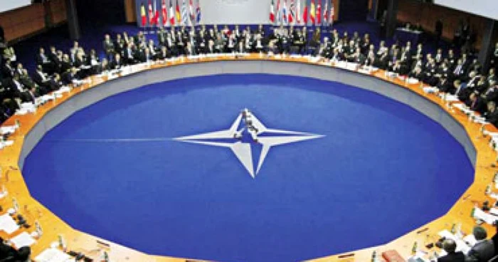 NATO încearcă să calmeze Polonia şi Cehia
