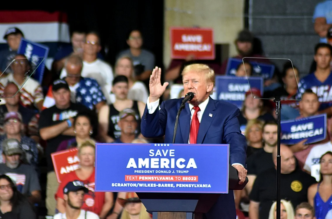 Donald Trump la primul său miting după percheziția de la Mar-a-Lago FOTO Profimedia 