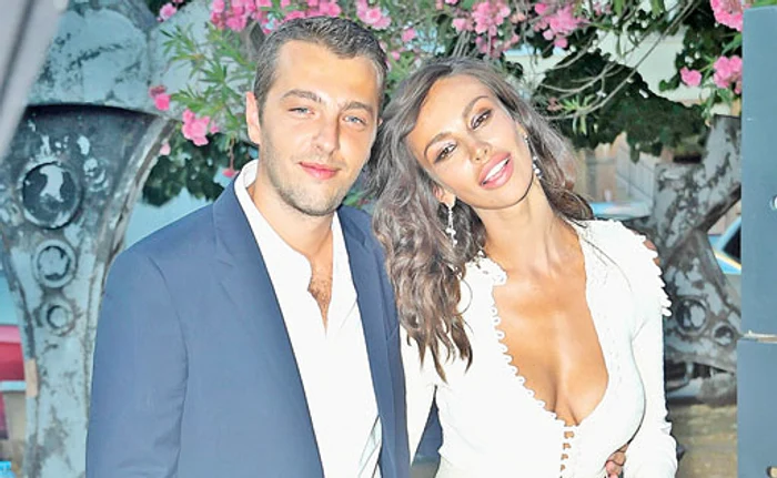 
    Se pare că  Matei Stratan și  Mădălina Ghenea trec iarăşi  prin momente  de tensiune  