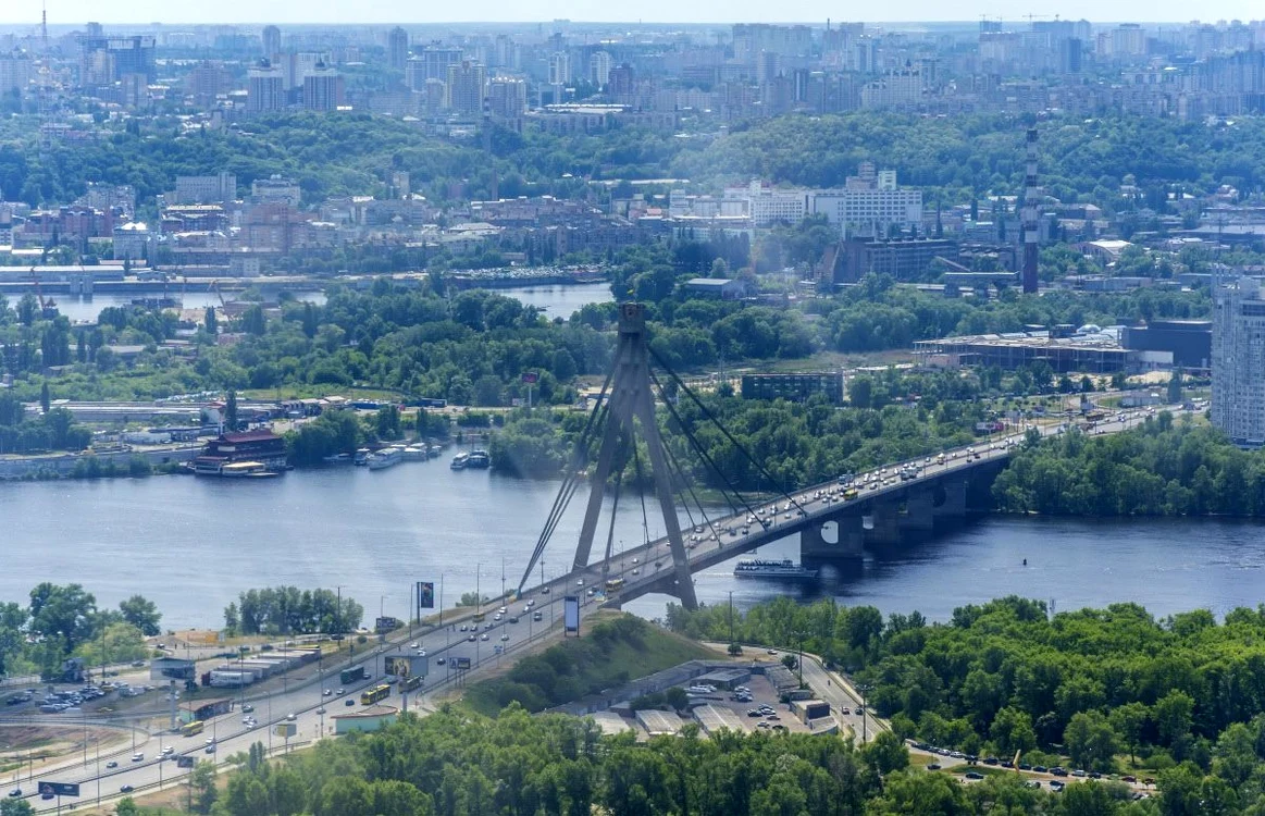 Pod peste Fluviul Nipuru, la Kiev