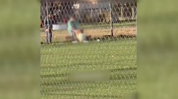 Infirmiera din Bihor a bătut o tânără cu dizabilități FOTO: Captură video Digi24