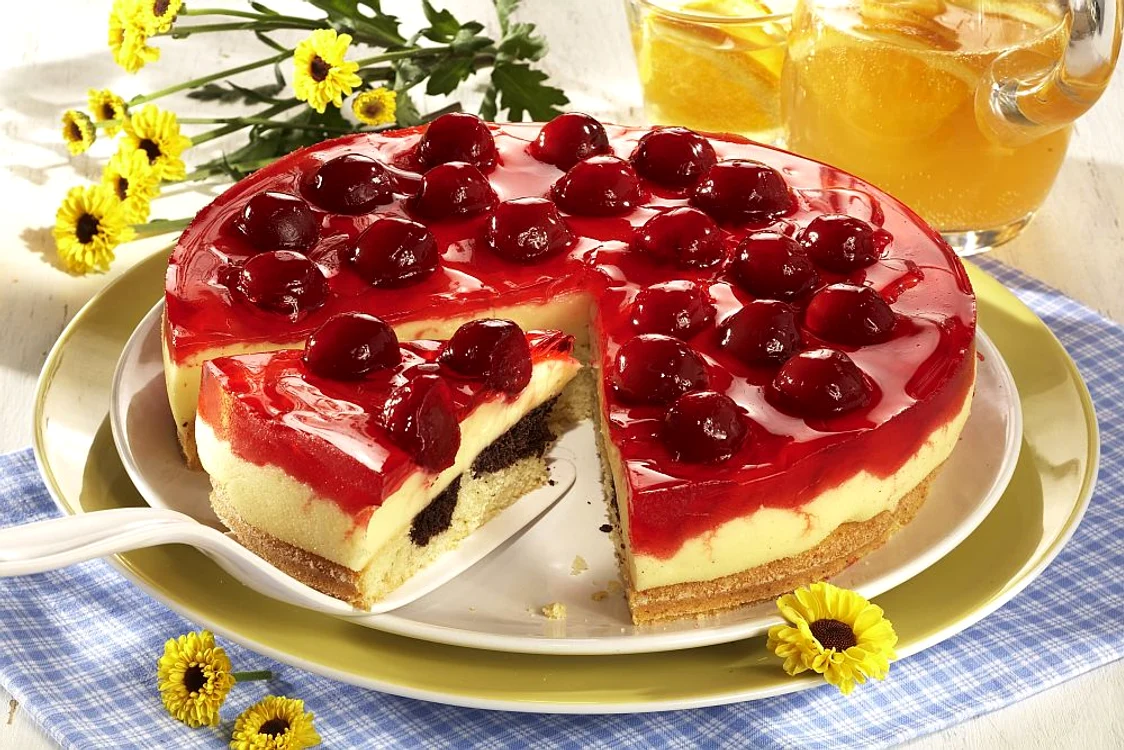 tort de budinca de vanilie si cirese jpeg