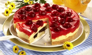 tort de budinca de vanilie si cirese jpeg