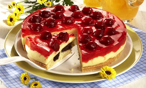 tort de budinca de vanilie si cirese jpeg