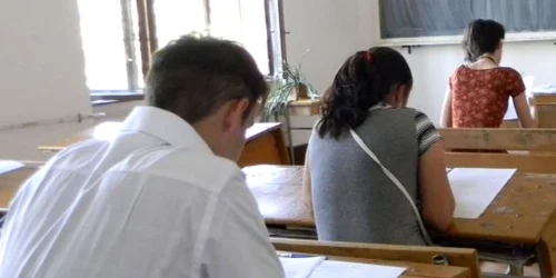 Doi elevi au fost eliminati de la proba obligatorie a  profilului