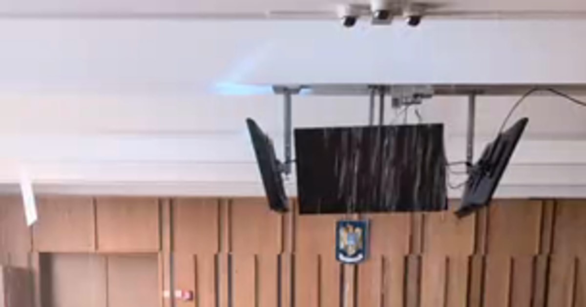 Inundații majore la Academia de Poliție: acoperișul a fost luat de vânt, iar în săli a turnat cu găleata. Reacția MAI