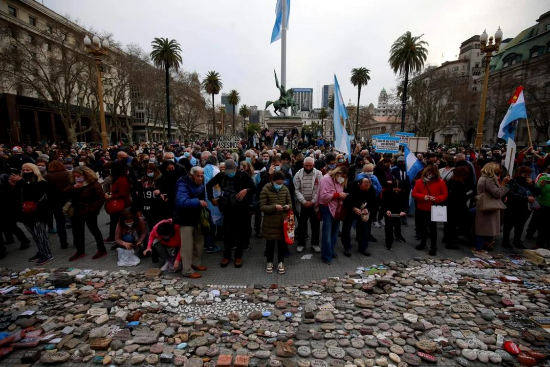 „Marşul pietrelor” la Buenos Aires FOTO EPA-EFE