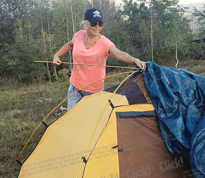 Vica lui Piţurcă şi-a aranjat singură cortul în care a dormit