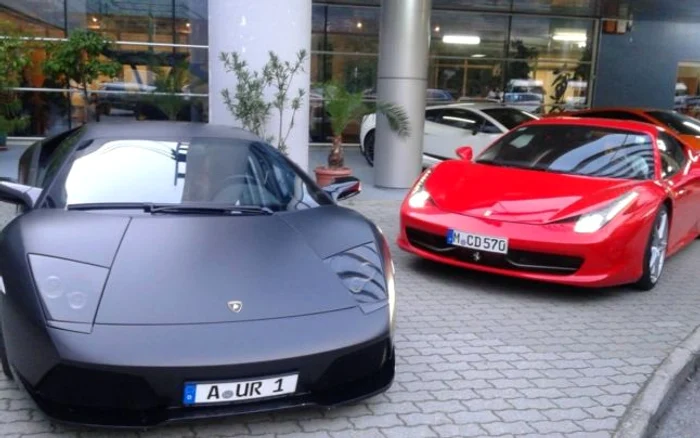 
    Mașinile de lux au întors toate privirileFoto: adevarul.ro  