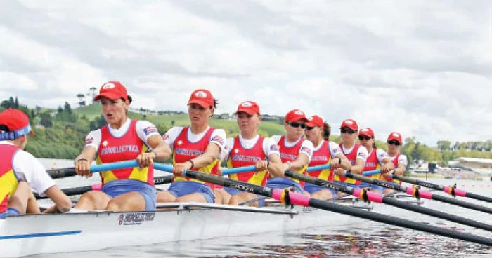 Ionelia  Zaharia (penultima) s-a căsătorit anul acesta  