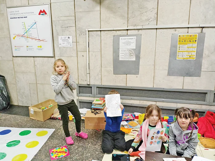 Alessia, Tatiana şi Olea au petrecut Paştele în staţia de metrou Universytet, sub bombe