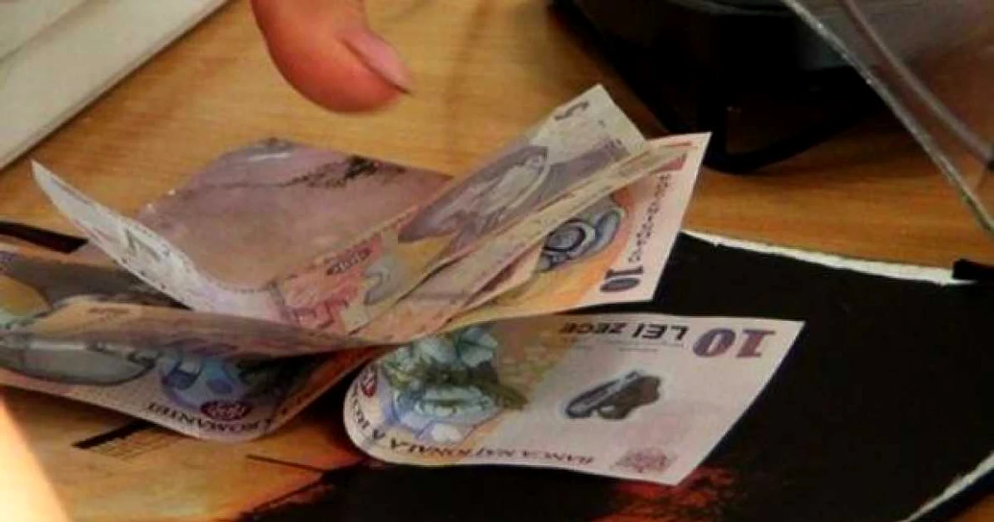 Femeia a  fost păgubită cu suma de 4.400 de lei