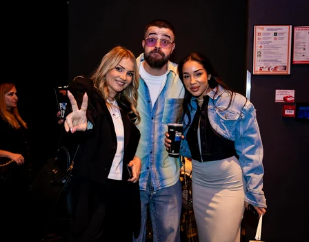 Fanii lui Jason Momoa la premiera filmului în România Sursa foto Vertical Entertainment