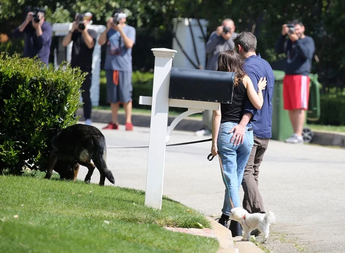 Ben Affleck, în ipostaze romantice cu iubita lui