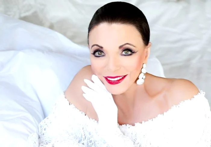 
    Joan Collins (85)foto: arhivă  
