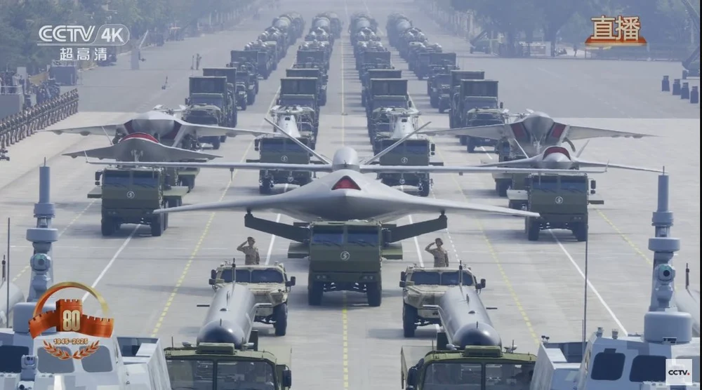 Beijingul își afișează forța în prezența lui Putin și Kim Jong Un: China a prezentat drone subacvatice gigantice și sisteme laser de apărare aeriană la paradă