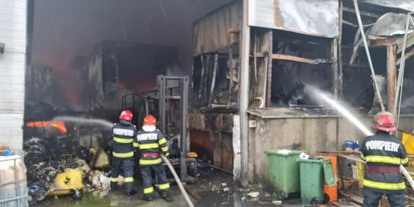 Arde incineratorul de deseuri periculoase din Prahova 