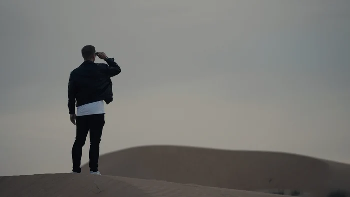 Nisipul din deşert ar putea fi folosit într-un nou material de construcţii. FOTO: arhivă