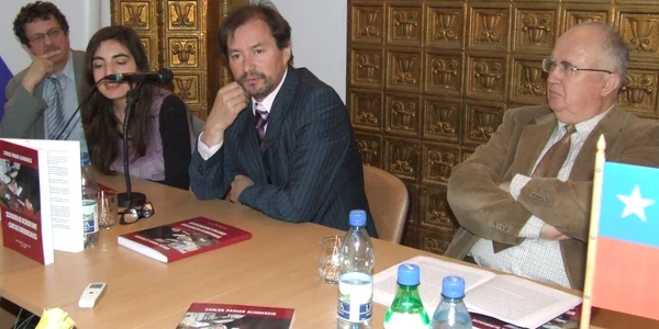 Lansarea a avut loc în prezenţa mai multor profesori universitari