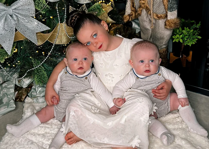 Gemenii și primul copil al cuplului, născuți la 5 ani distanță FOTO Instagram Colleen Hapney