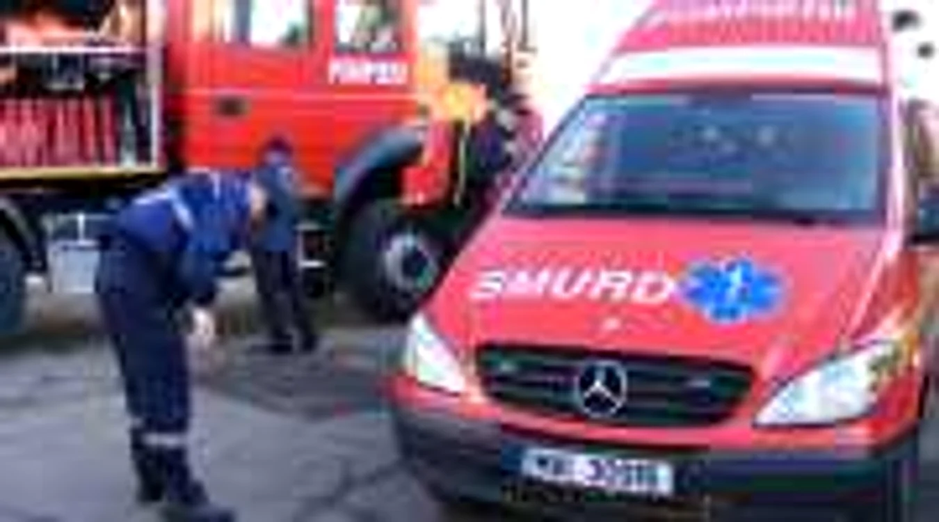 Bătrânul a fost scos din șanț de echipajul SMURD