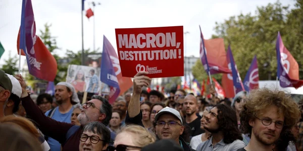 Paris protest Macron - Barnier FOTO EPA 12489562 jpg