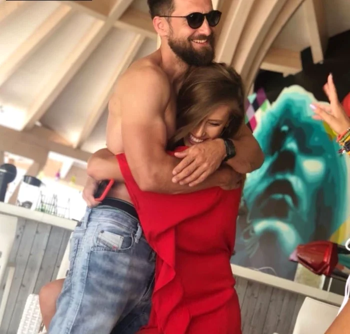 
    Gabriela a dat gata o pizza întreagă, în timp ce Dani abia a putut mânca jumătate Sursă foto: Arhivă personală   