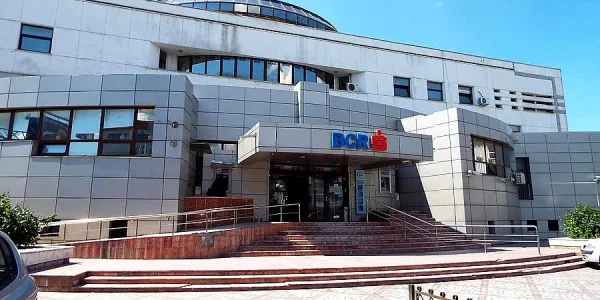 BCR Bacău și-a scos la vânzare sediul central din Bacău FOTO Desteptarea.ro 