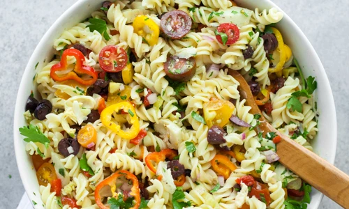 salata cu paste si legume jpeg