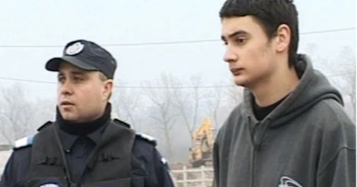 Ionuţ Savin le-a arătat ieri poliţiştilor unde a aruncat arma crimei