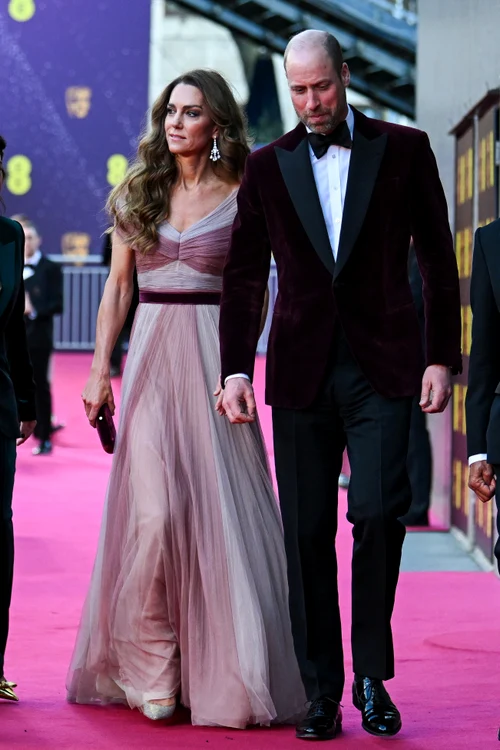 Kate Middleton, îmbrăcată într-o ținută Gucci, alături de Prințul William (Foto: GettyImages)