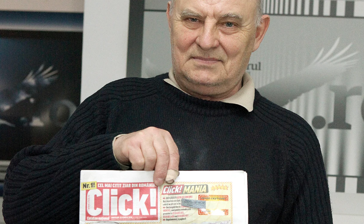 
    Mihai Alexandru  nu ratează nici  un număr din  ziarul preferat  