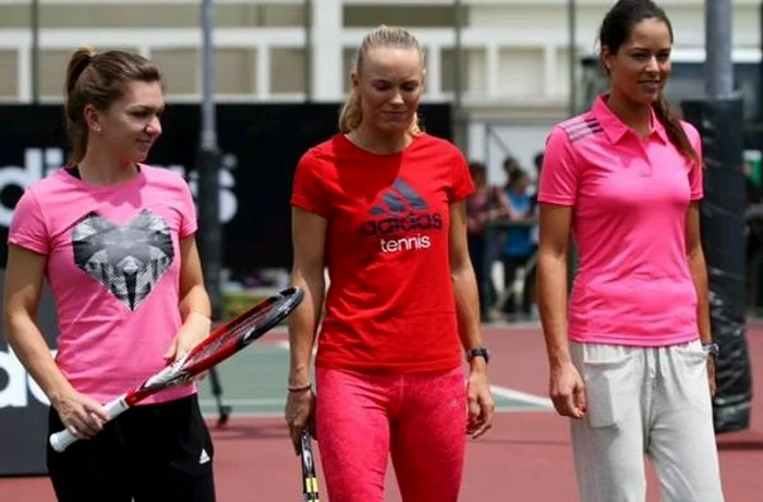
    Simona Halep, alaturi de Caroline Wozniacki si Ana Ivanovic la Singapore  