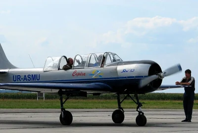 Yak 52 jpg