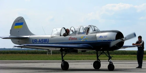 Yak 52 jpg