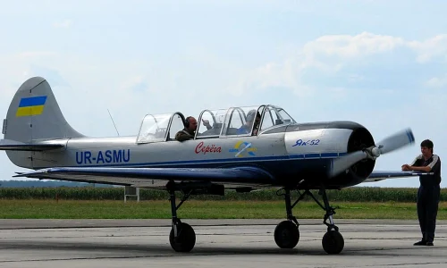 Yak 52 jpg